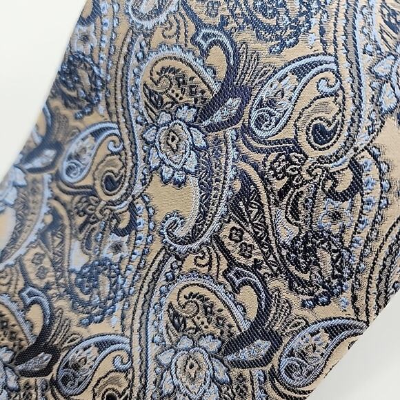 Pierre Cardin Silk Necktie Blue-Cream Paisley - Like New - Picture 2 of 4